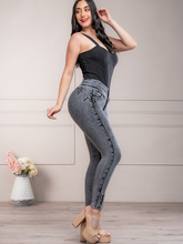 Cargar imagen en el visor de la galería, Pantalon Jeans Push Up
